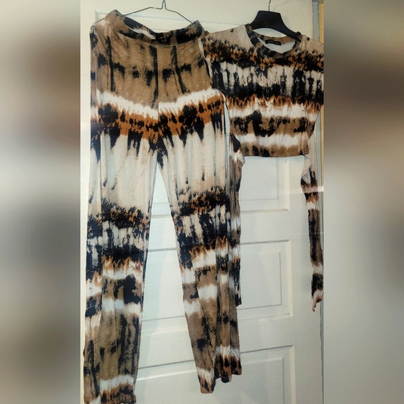 Tan multi colored two piece - Picture 3 of 3